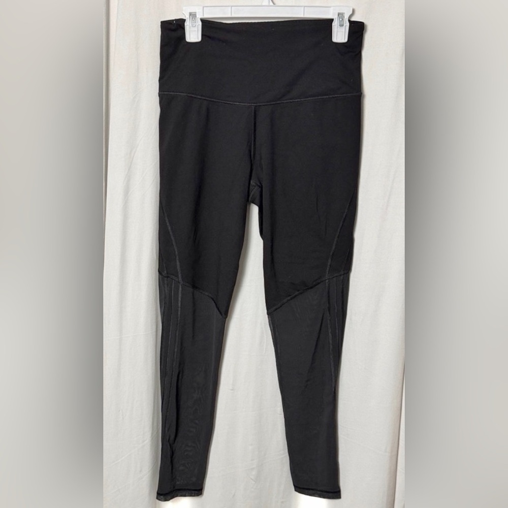 Victoria Sport Black Knockout High-Waisted Leggings with Mesh Size Medium